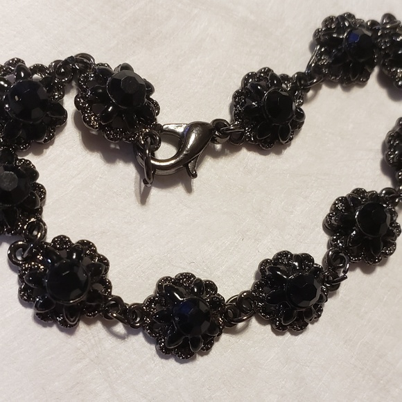 (BUNDLE: 3/$12) Vintage Black Jeweled Bracelet - Picture 2 of 2